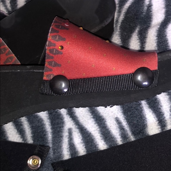 Attackable heels - Picture 3 of 3